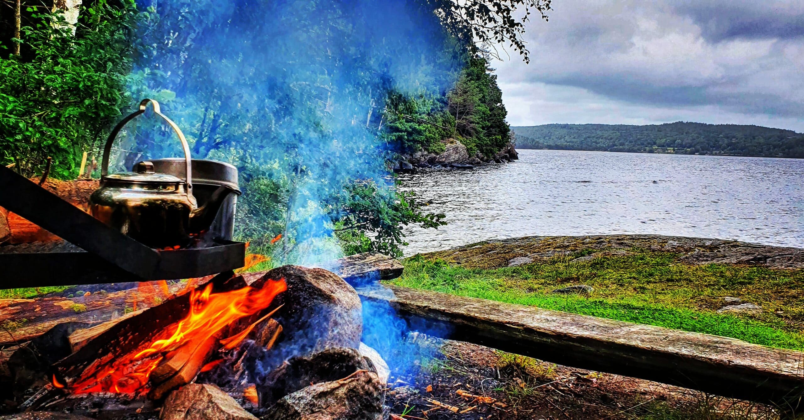 Iordningställd eldplats längs Ramhultaleden