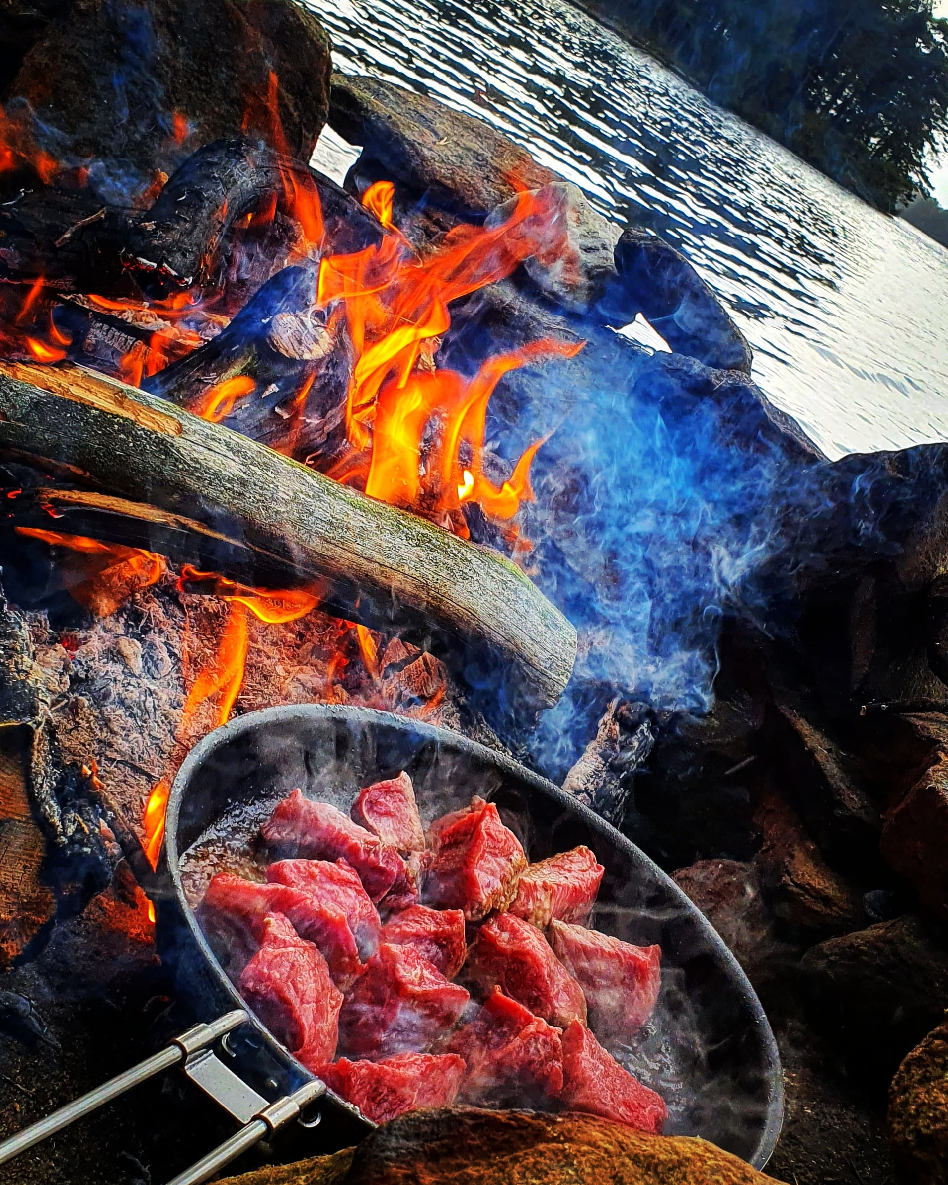 Övernattning i svensk natur under en friluftstur