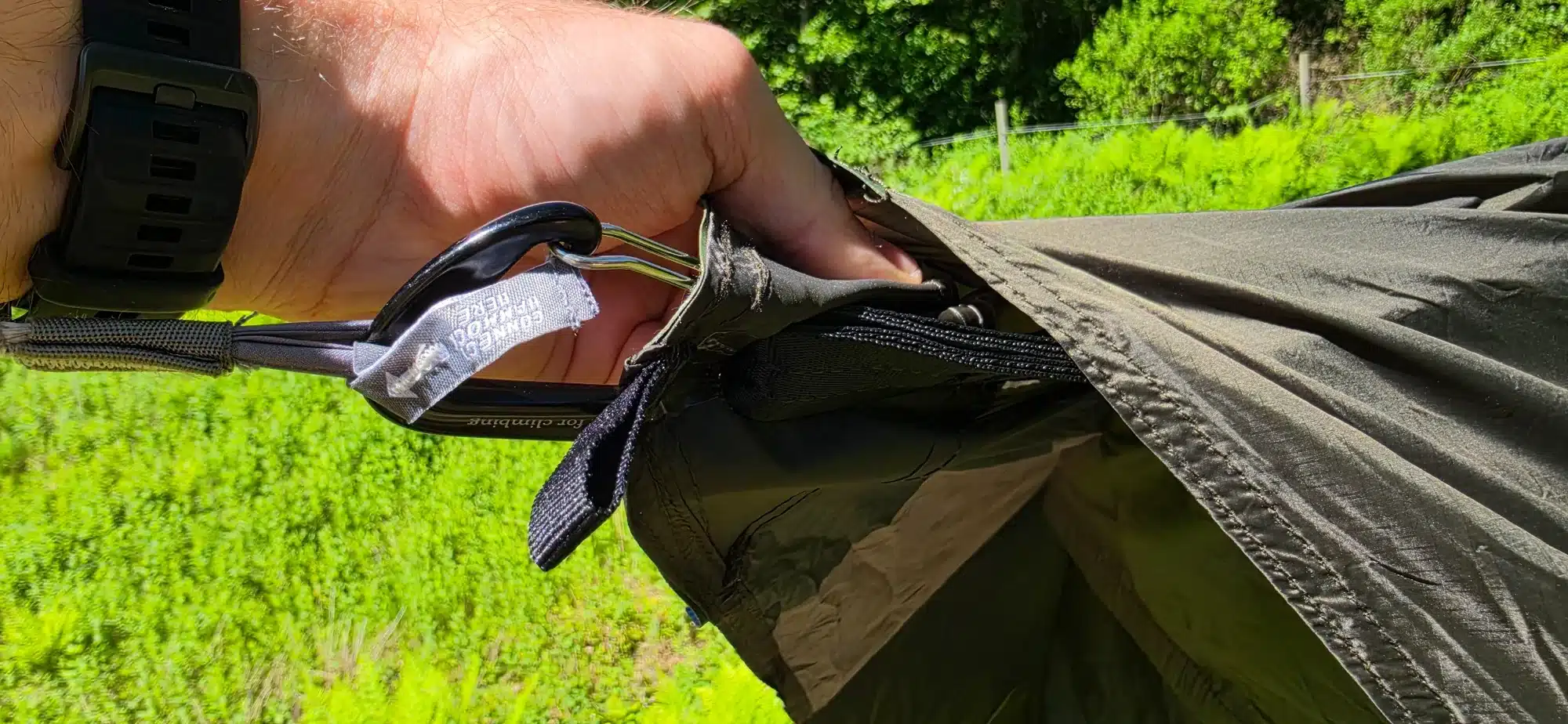Karbinhake på Haven Tent med tarp och ridgeline monterade tillsammans