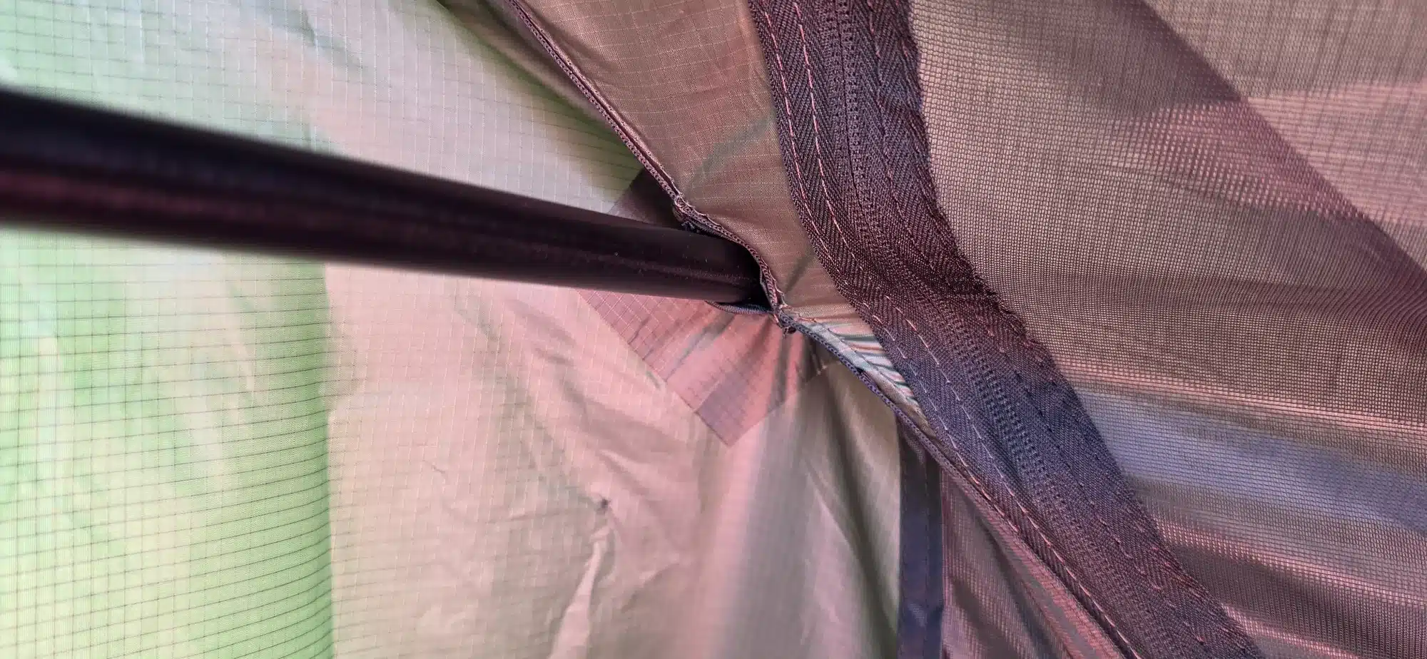 Närbild på monterad spridarstång i Haven Tent